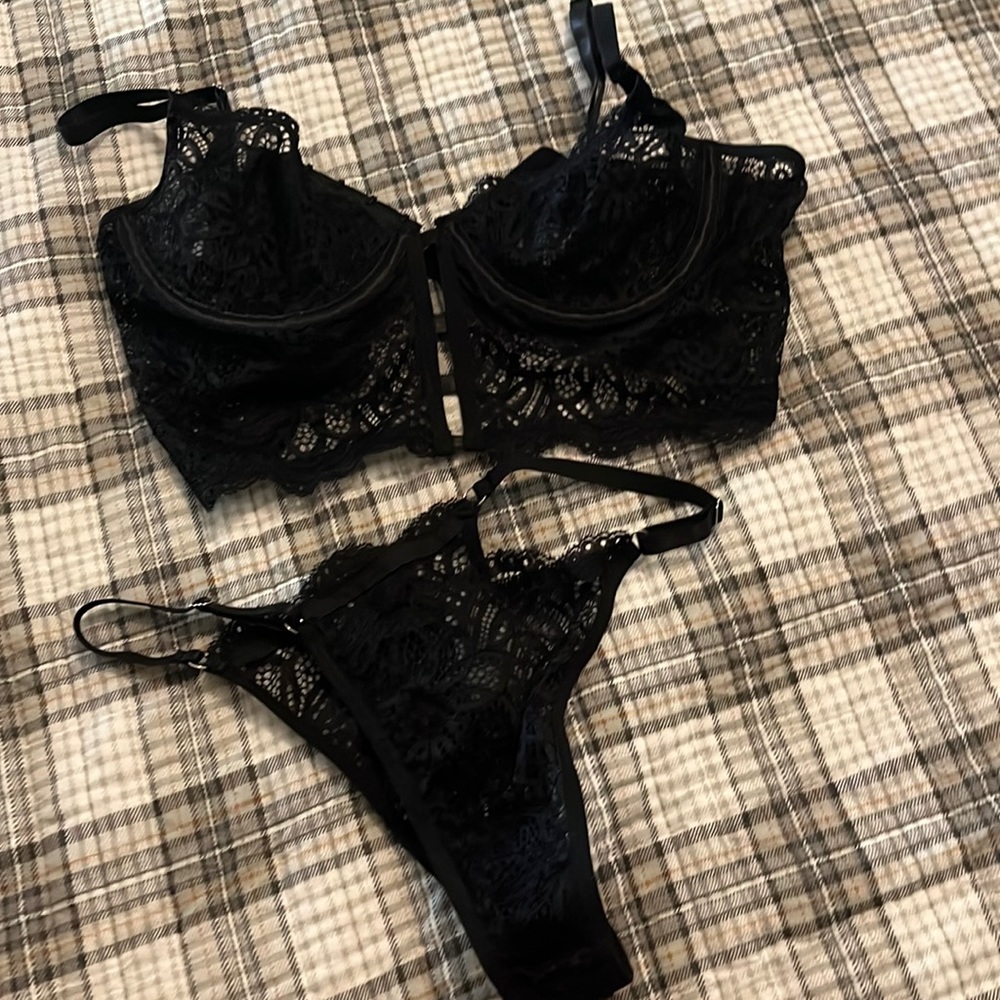 BRAND NEW black lace bra and panty set